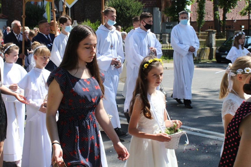 Boże Ciało 2021. Parafianie i parafianki z Otorowa wzięli udział w uroczystej procesji