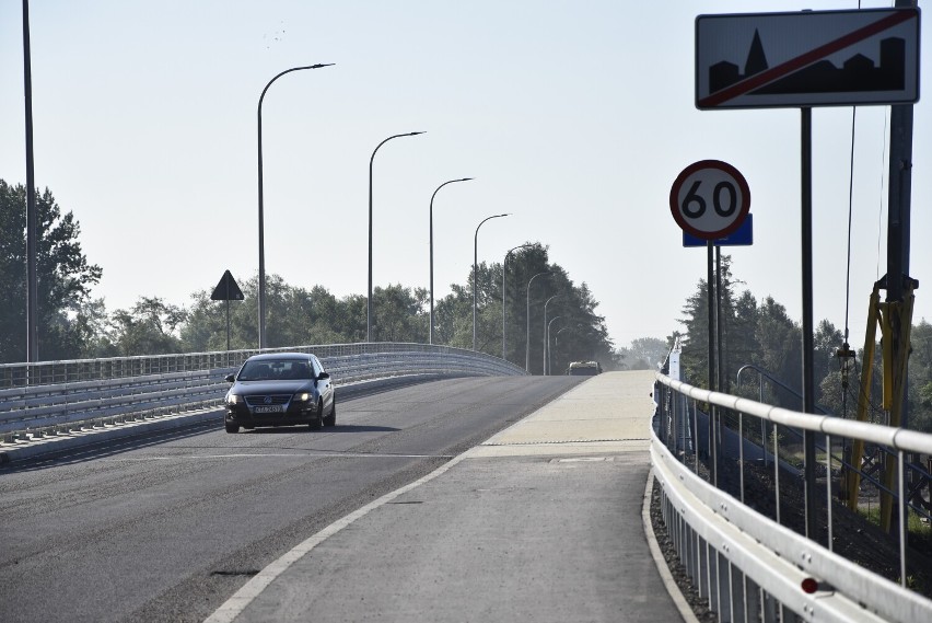 Most w Ostrowie jest już przejezdne. Ale ruch pojazdów tuż...