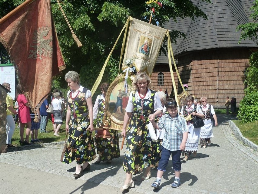 Procesja Bożego Ciała w Truskolasach [NOWE FOTO]