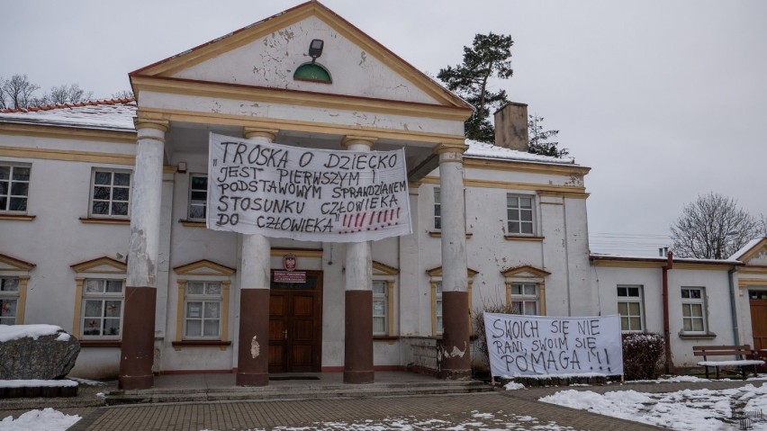 Ta szkoła to serce naszej wsi“ - mówią mieszkańcy Piotrkowic...