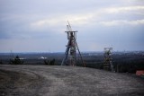 Z pejzażu Katowic znika charakterystyczny górniczy szyb. Rozpoczęła się rozbiórka wieży szybu I kopalni Boże Dary 