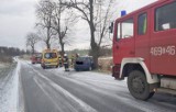 Wypadek na trasie Trumieje – Jaromierz. 69-latek uderzył w przydrożne drzewo