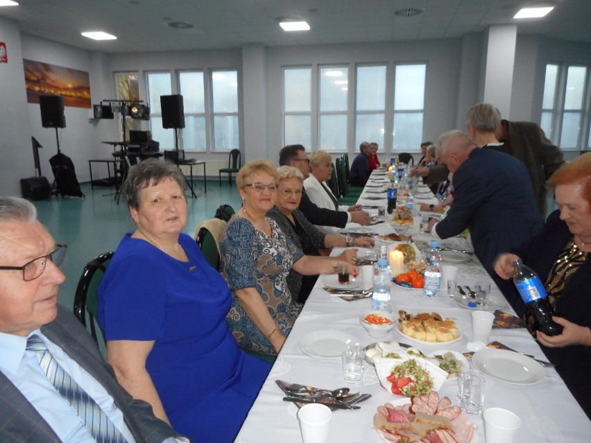 Klub seniora "Jutrzenka" ze Skierniewic bawili się na spotkaniu noworocznym