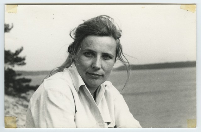 Agnieszka Osiecka poetka, autorka tekstów piosenek, pisarka, reżyser teatralny i telewizyjny, dziennikarka urodziła się 9.10.1936 roku.