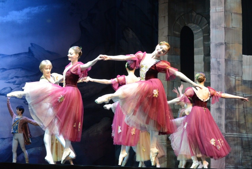 Najsłynniejsza rosyjska grupa baletowa wystąpiła w Hali...