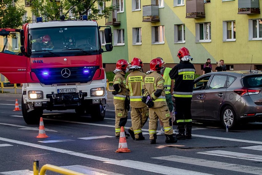 Wałbrzych: Wypadek na skrzyżowaniu Broniewskiego i Głównej na Piaskowej Górze (ZDJĘCIA)