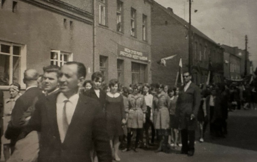 60-lecie Szkoły Podstawowej w Kurowie. Zobaczcie archiwalne zdjęcia z życia szkoły z lat 1964 - 1995!
