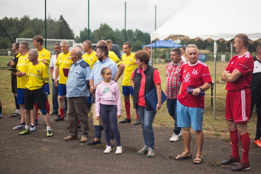 Działacze, piłkarze, kibice i sympatycy Wybrzeża Objazda...