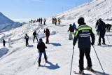 Tatry. Policjanci wpadli na Kasprowy Wierch. Narciarze powinni mieć się na baczności [ZDJĘCIA]