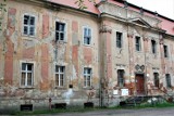Gmina Niechlów. Samorząd ogłosił przetarg na remont i przebudowę zabytkowego pałacu w Sicinach [ZDJĘCIA]