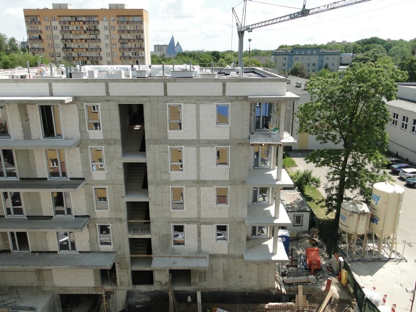 Dobiega końca budowa apartamentowca przy ulicy Wilczej w Radomiu. Widać już, jak wygląda cały blok. Zobaczcie zdjęcia