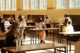 Egzamin ósmoklasisty 2020 w Legnicy, dzisiaj język polski [ZDJĘCIA]