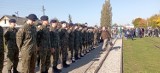 Piknik wojskowy w Jędrzejowie z okazji Wojskowej Giełdy Pracy. Prelekcje, pokazy sprzętu wojskowego i musztry. Zobaczcie zdjęcia