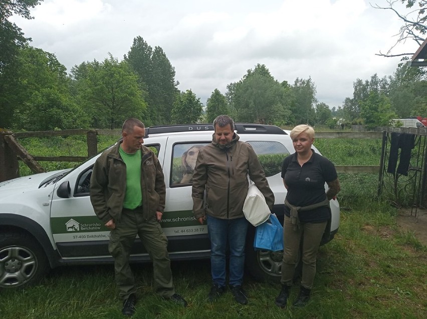 Pracownicy schroniska pojechali z pomocą do zalanych Wadowic Dolnych