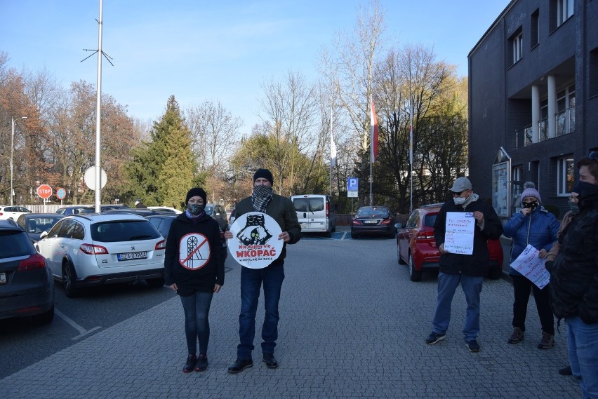 Ministerstwo odpowiada posłowi, a stowarzyszenie kieruje...