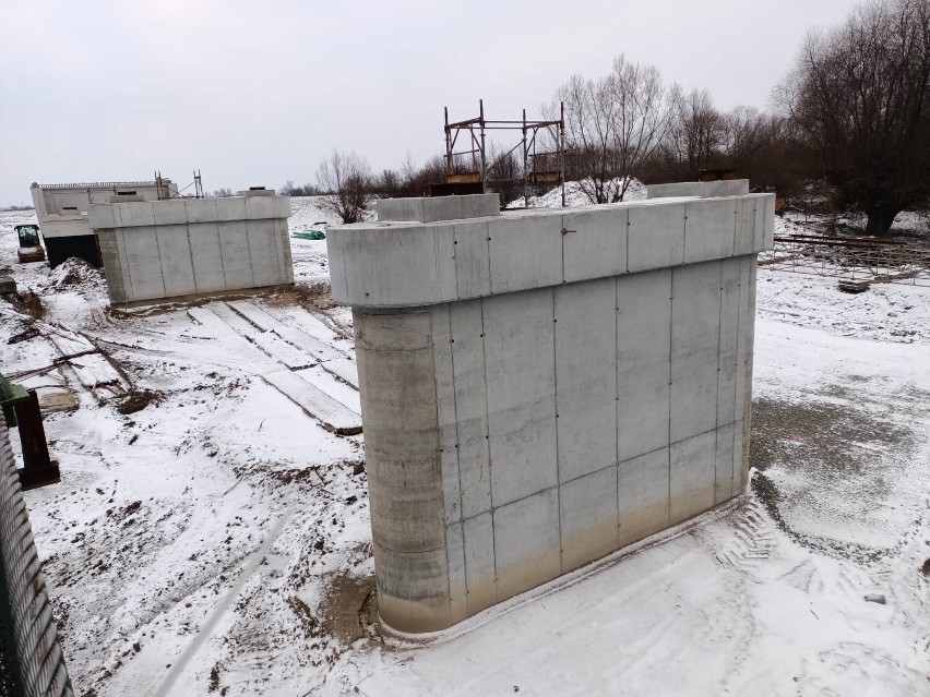 Zobacz, jak postępuje budowa nowego mostu na Sanie między Nizinami a Chałupkami Dusowskimi koło Przemyśla