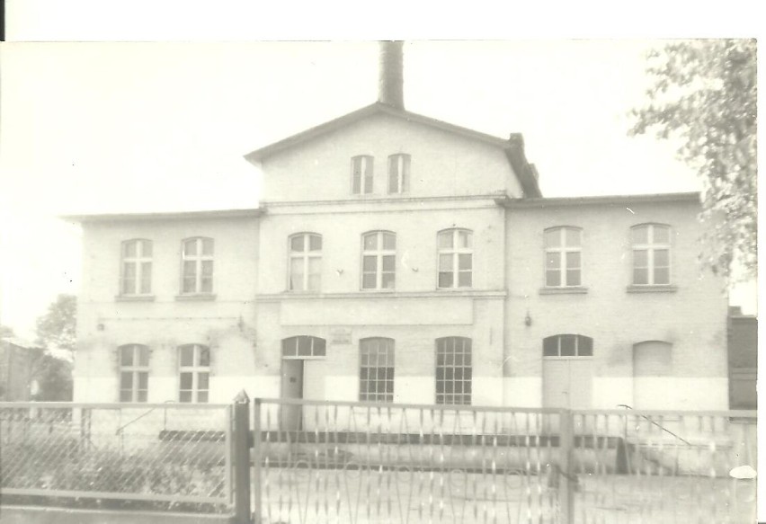 Lębork. Wyburzanie starej mleczarni. Aktualne zdjęcia i archiwalne fotografie mleczarni