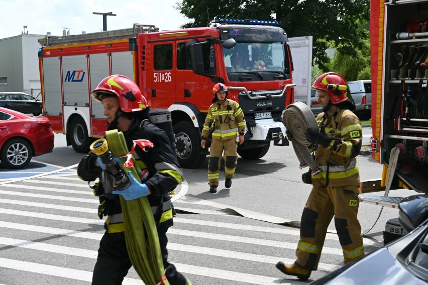 Alarm pożarowy w Starostwie Powiatowym w Radomsku! Na szczęście to tylko ćwiczenia. ZDJĘCIA