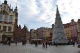 Choinka w Rynku już gotowa. Jak wam się podoba? [ZDJĘCIA]