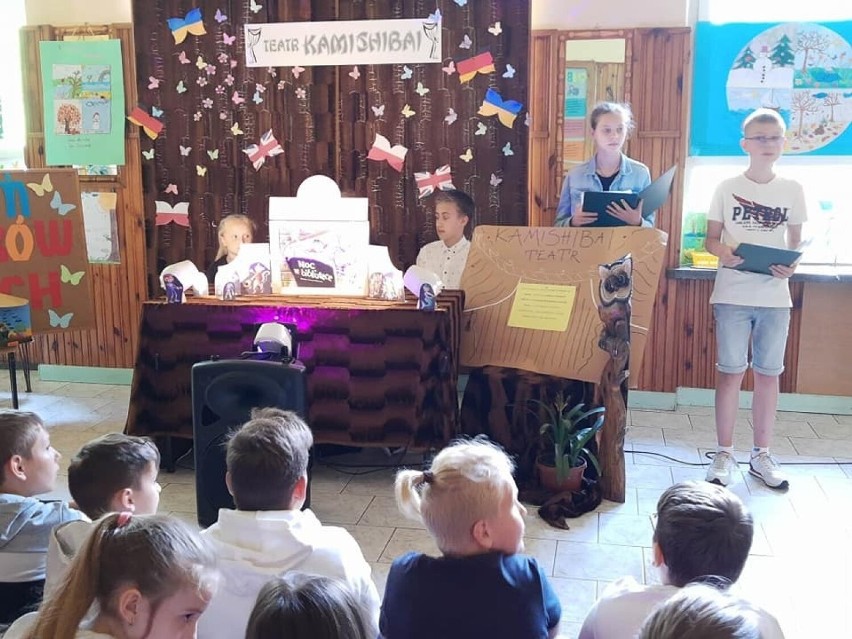 Dzień Języków Obcych w szkole numer 12 w Starachowicach. Nagroda specjalna dla Christiana