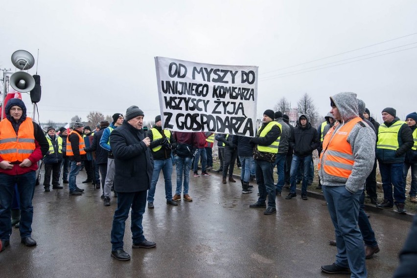 PILNE! Trwa protest rolników. Zablokowana trasa S8 [AKTUALIZACJA] [ZDJĘCIA]