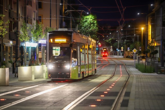 Tramwaje przez deptak jeżdżą od 2 lipca zeszłego roku