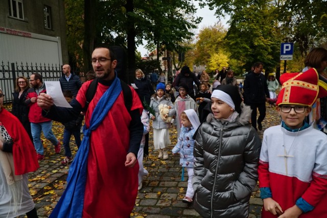 Ulicami Poznania przeszedł Korowód Świętych.