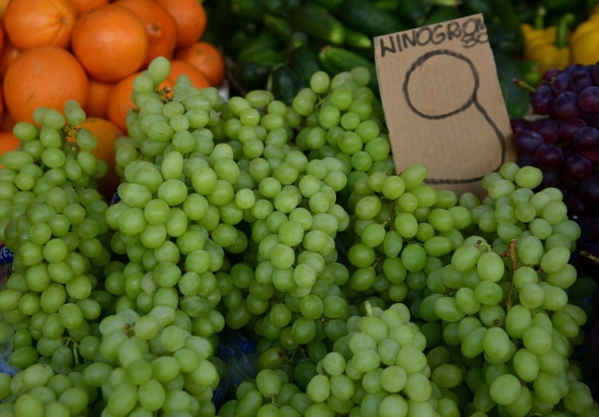 Za jasny winogron zapłacimy 9.90 złotych za kilogram