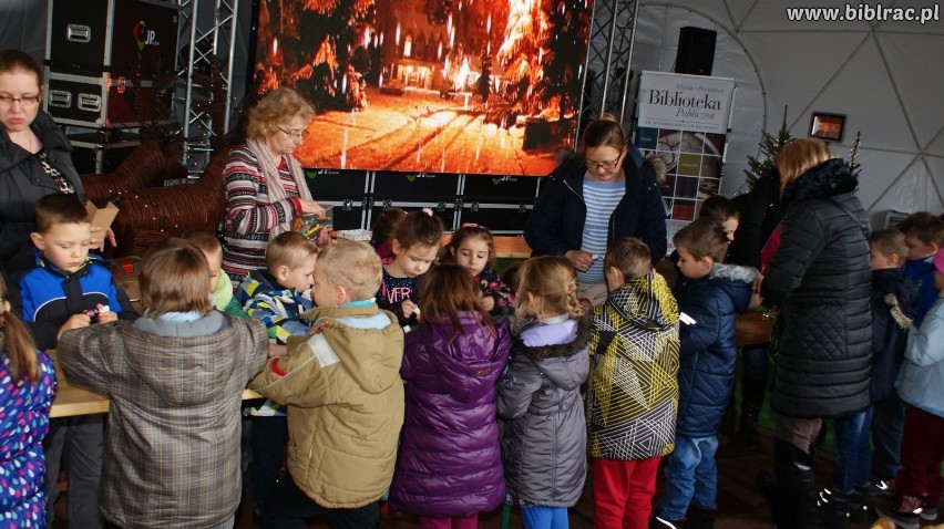 Jarmark Bożonarodzeniowy w Raciborzu: Świąteczne bajki w namiocie na rynku
