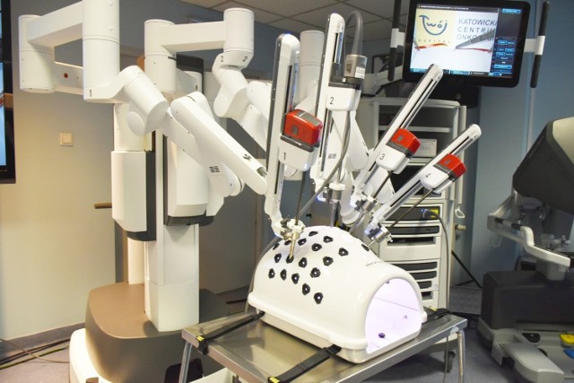 Katowice Centrum Onkologii będzie przeprowadzać operacje nowoczesnym system robotycznym da Vinci.