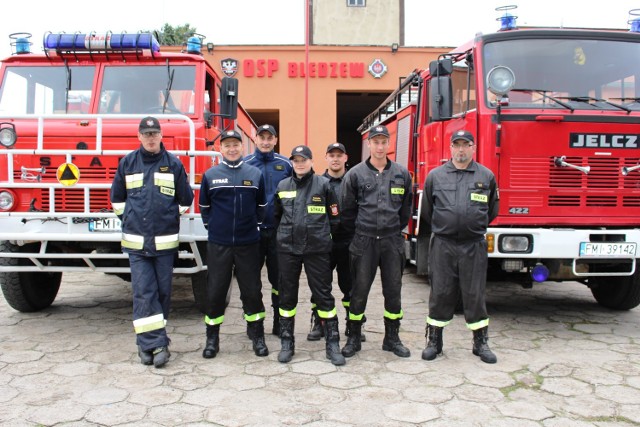 Sikawka konna, drabina, kombinezony i poniemieckie hełmy -  takie były początki straży ochotniczej w Bledzewie. Obecnie jednostka OSP jest znacznie lepiej wyposażona, ale zapał i zaangażowanie strażaków są takie same, jak 72 lata temu. Wciąż są gotowi nieść pomoc innym.