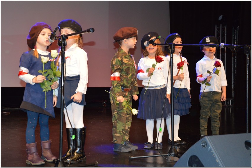 Powiatowy Festiwal Pieśni Patriotycznej i Żołnierskiej za nami. Obejrzyj zdjęcia!