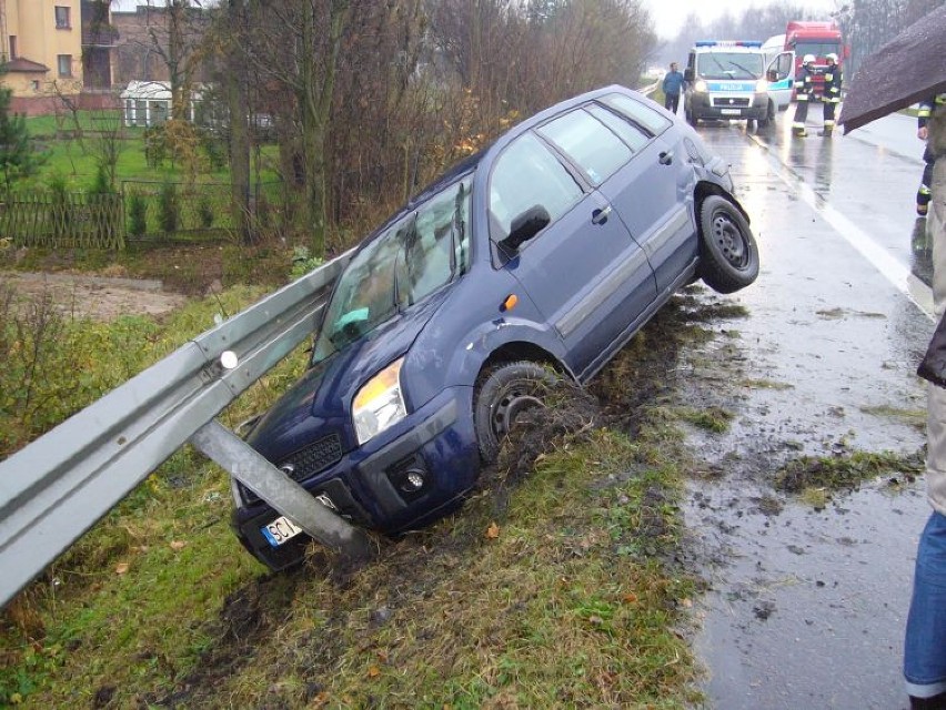 Wypadek Warszowice: Toyota zderzyła się z fordem na wiślance