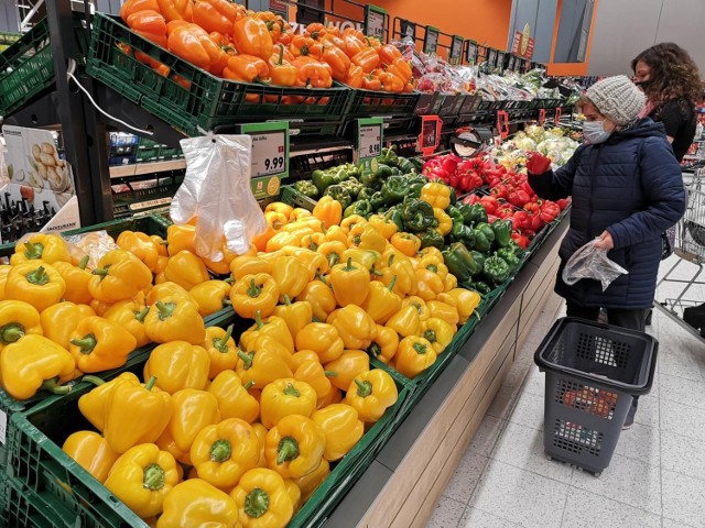 druga decyzja dotyczy 13,2 mln zł kary za błędne oznakowanie warzyw krajem pochodzenia.