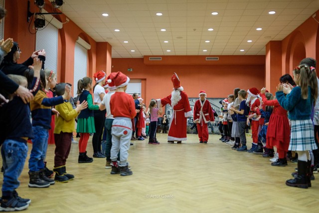 W spotkaniu ze św. Mikołajem w Pałacu Młodzieży wzięli udział najmłodsi mieszkańcy Tarnowa. Więcej zdjęć w galerii!