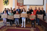 Pierwsze laptopy zakupione w ramach programu Polska Cyfrowa - Granty PPGR trafiły do uczniów z Człuchowa. Posłużą do nauki i zabawy