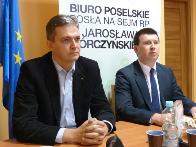 O planach wizyt ministrów poinformowali na konferencji prasowej poseł Jarosław Górczyński (z prawej) i marszałek województwa świętokrzyskiego Adam Jarubas.