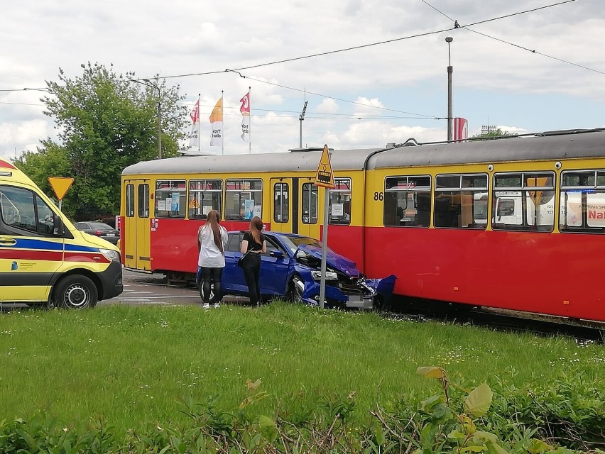 W Grudziądzu samochód osobowy zderzył się z tramwajem