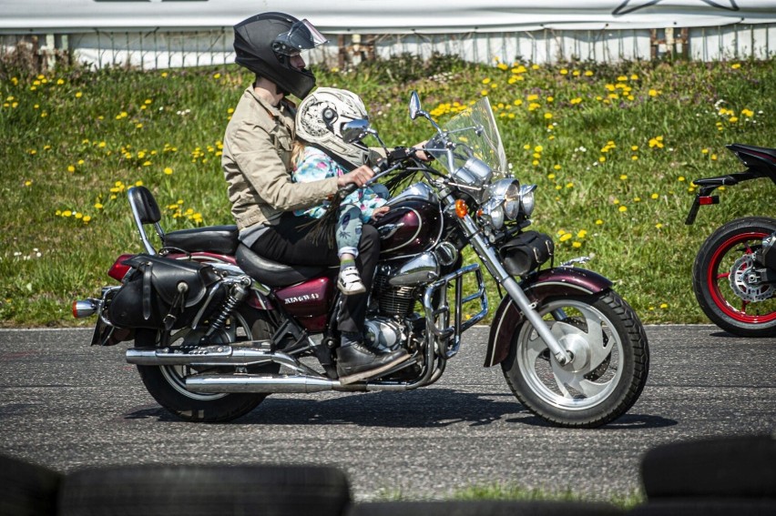 Otwarcie sezonu motocyklowego w Koszalinie. Parada i moc...