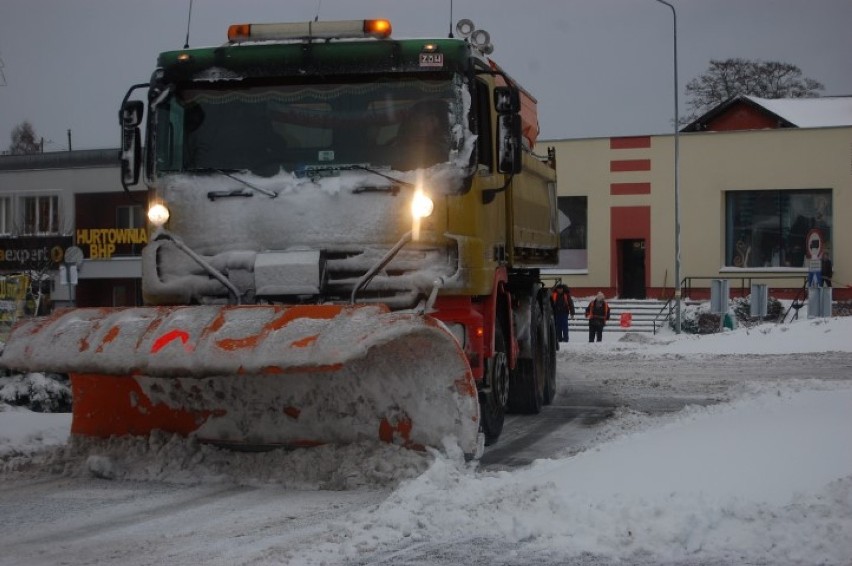 Niebezpiecznie na drogach powiatu bytowskiego. Policjanci apelują do kierowców o ostrożną jazdę FOTO