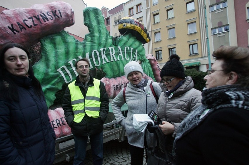 Nie dajmy pożreć demokracji w Legnicy