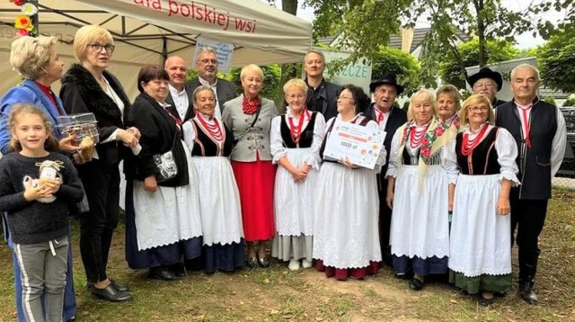 Sukces Koła Gospodyń Wiejskich "Folklorem Malowane Przecieszynianki" z Przecieszyna podczas kulinarnej "Bitwy Regionów w Wygiełzowie