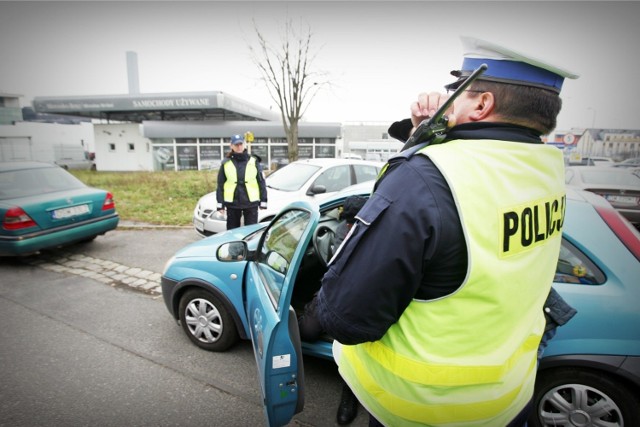 Masz takie auto? Czekają Cię spore kłopoty! Kierowcy masowo tracą dowody rejestracyjne. Sypią się mandaty