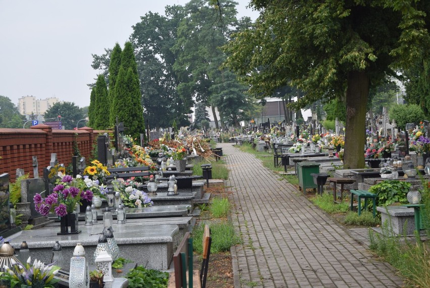 Cmentarz Parafialny w Sieradzu po przejściu nawałnic