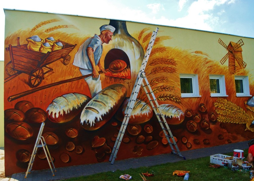Budynek na inowrocławskim Rąbinie zdobi piękny mural [zdjęcia]