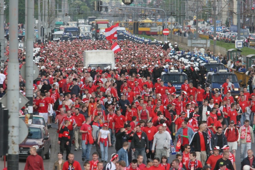 Kibice Widzewa i ŁKS idą na derby. Łódź sparaliżowana. Policja pilnuje porządku Galeria zdjęć