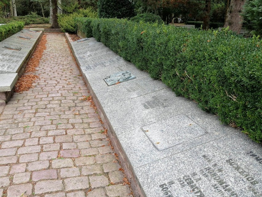 Kradzież brązowych elementów z Cmentarza Wojennego w Kołobrzegu - śledztwo umorzone