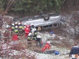 Wypadek busa w Wilczycach: dwie osoby ciężko ranne [VIDEO]
