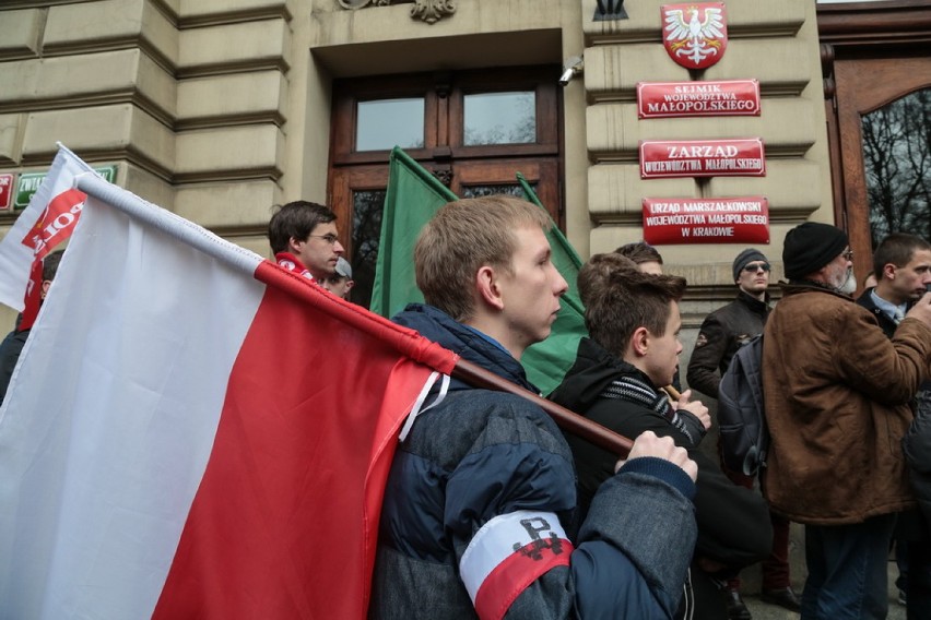 Pikieta Młodzieży Wszechpolskiej i NOP w Krakowie