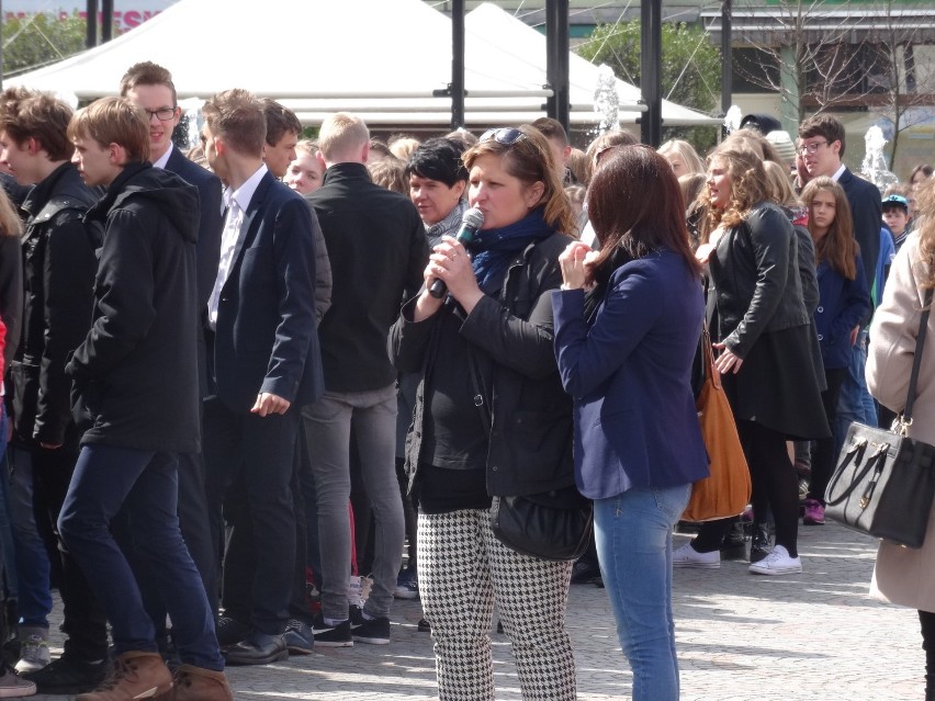 300 osób tańczyło poloneza na krotoszyńskim Rynku